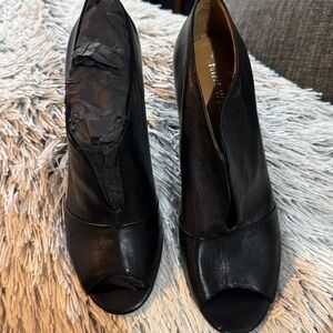 Nine West 6.5, 4” heel. Brand new without tags.